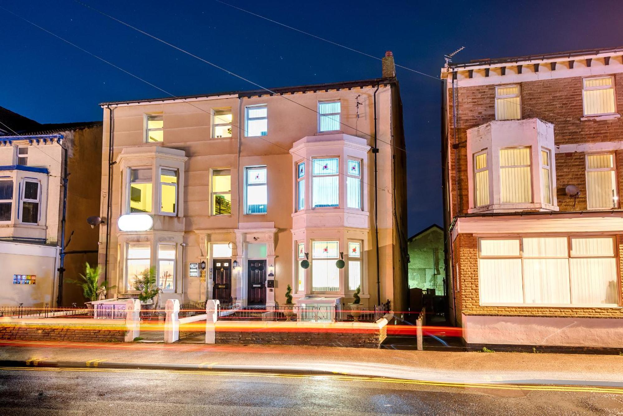 Velvet Coaster Apartments Blackpool Exterior photo